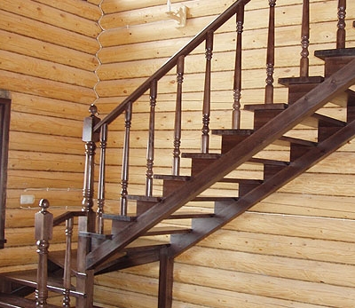 Лестница из металла для загородного дома