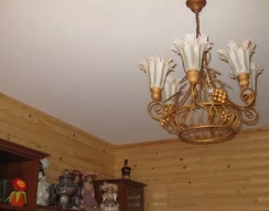 Потолк в деревянном доме