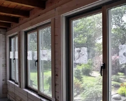 Какие окна лучше: пластиковые или деревянные