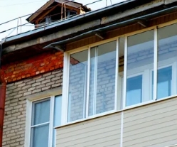 Сложно ли получить разрешение на остекление балкона в Санкт-Петербурге	